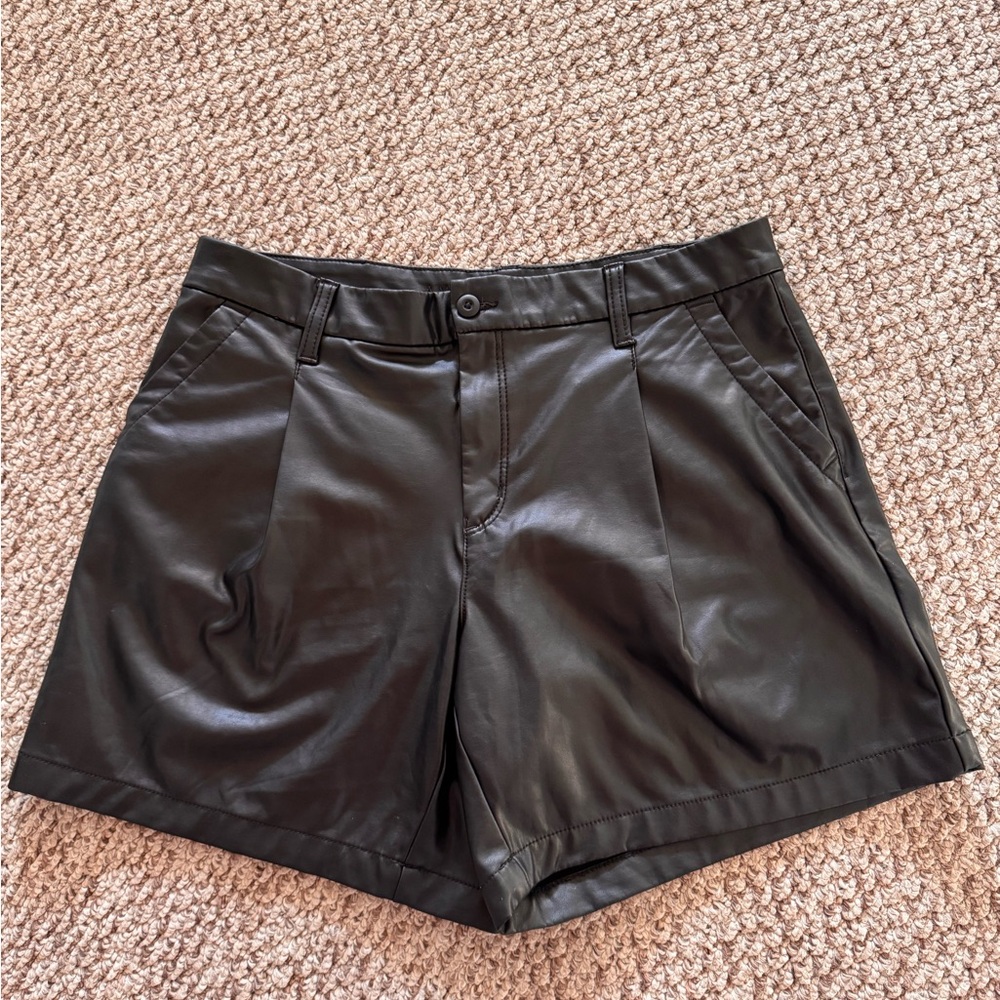 Large - XL Black Faux Leather Women Shorts STRETCHY!